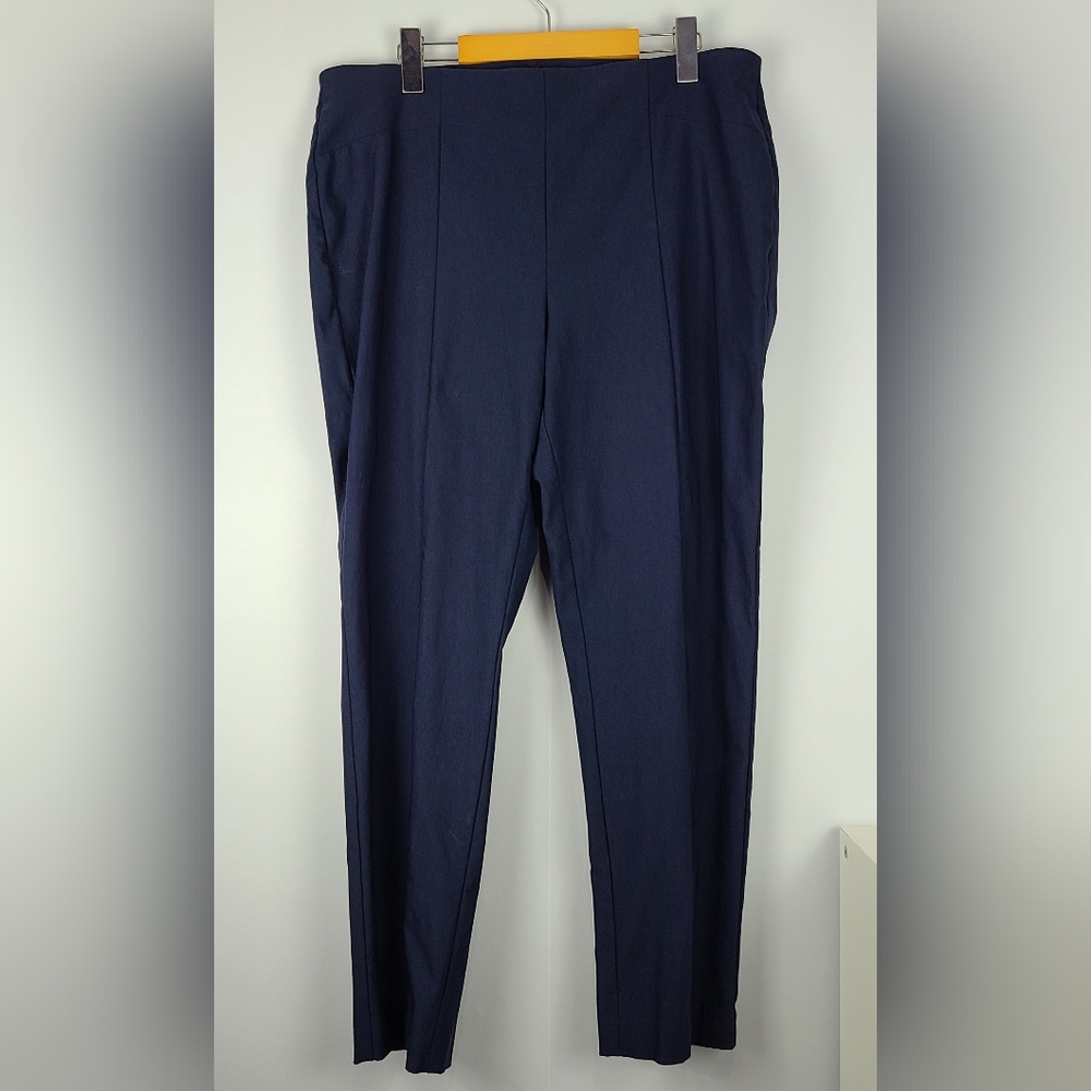 So Slimming by Chico's navy blue ankle cropped neutral pants, Sz 2.5 (M)